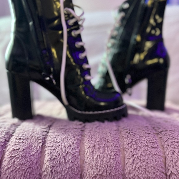 LOUIS VUITTON
Patent Calfskin Monogram LV Black Heart Star Trail Ankle Boots - Picture 4 of 9